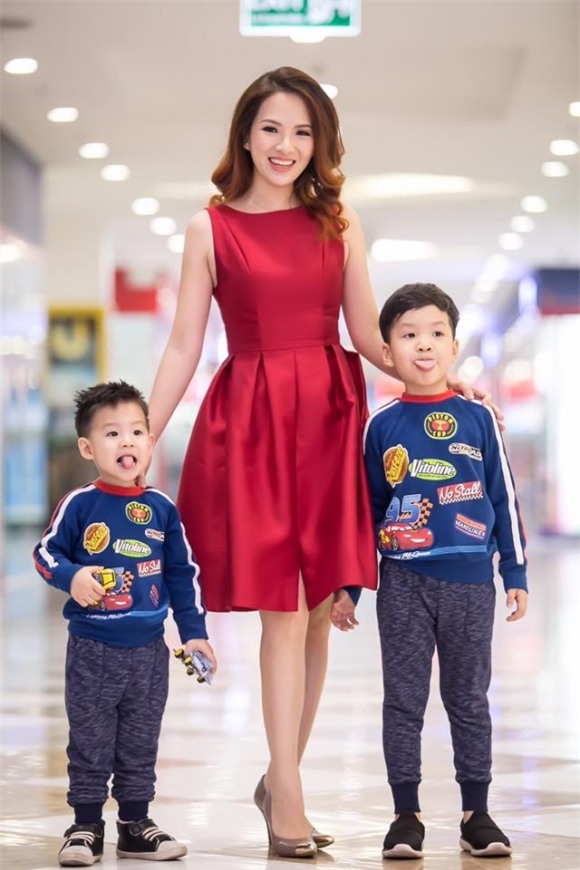 MC Đan Lê, ảnh đẹp Đan Lê, 3 mẹ con MC Đan Lê, mẹ con Đan Lê