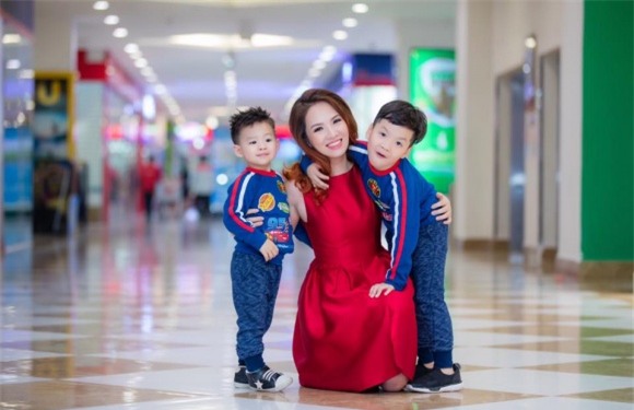 MC Đan Lê, ảnh đẹp Đan Lê, 3 mẹ con MC Đan Lê, mẹ con Đan Lê