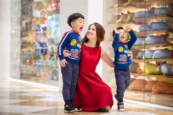 MC Đan Lê, ảnh đẹp Đan Lê, 3 mẹ con MC Đan Lê, mẹ con Đan Lê