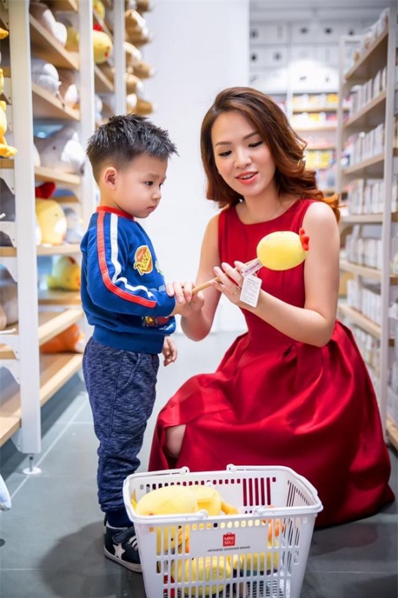 MC Đan Lê, ảnh đẹp Đan Lê, 3 mẹ con MC Đan Lê, mẹ con Đan Lê