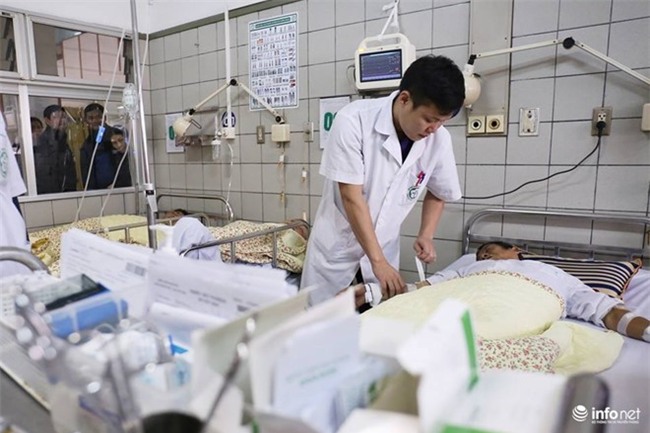 8 lan non ra chau mau, hon me cho ngay chet: Vi ruou hinh anh 1