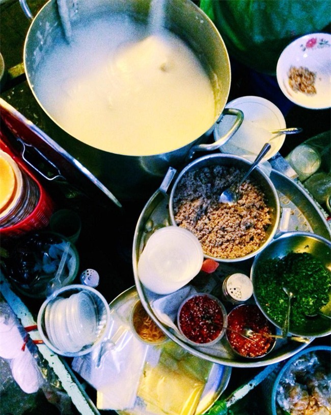 8 quán ăn nhìn tuềnh toàng nhưng ai thử một lần cũng gật gù đáng đồng tiền bát gạo - Ảnh 11.