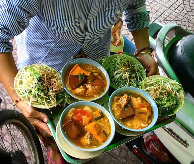 8 quán ăn nhìn tuềnh toàng nhưng ai thử một lần cũng gật gù đáng đồng tiền bát gạo - Ảnh 18.