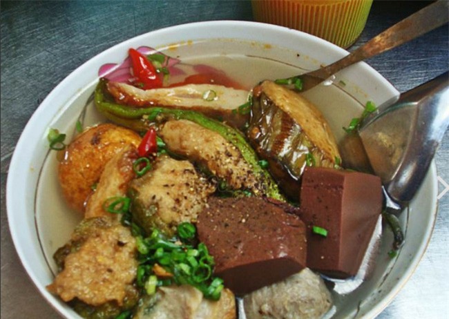 8 quán ăn nhìn tuềnh toàng nhưng ai thử một lần cũng gật gù đáng đồng tiền bát gạo - Ảnh 28.