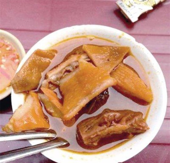 8 quán ăn nhìn tuềnh toàng nhưng ai thử một lần cũng gật gù đáng đồng tiền bát gạo - Ảnh 32.