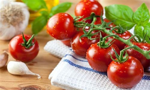 dieu ky tich khi lay 3 qua ca chua chin cha len mat moi tuan - 1