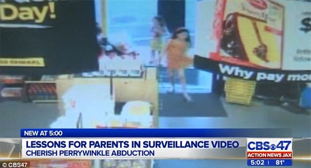 Video: Khoảnh khắc cuối cùng của bé gái 8 tuổi trước khi bị kẻ ấu dâm cưỡng hiếp và giết hại dã man - Ảnh 2.