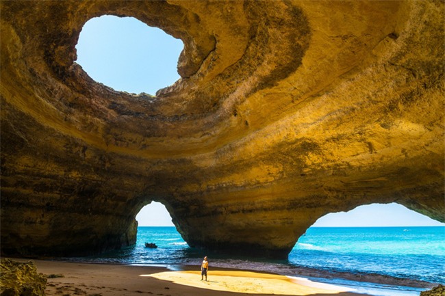 16 hang động sở hữu vẻ đẹp hùng vĩ và lộng lẫy đến khó tin của thế giới - Ảnh 2.