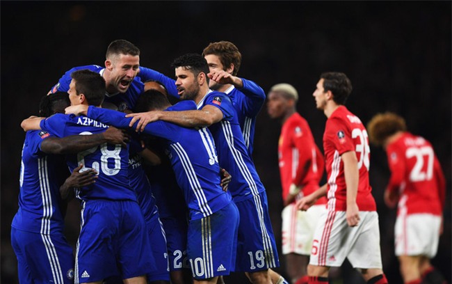 Trước Kante, Pogba trở nên nhỏ bé đến tội nghiệp - Ảnh 2.