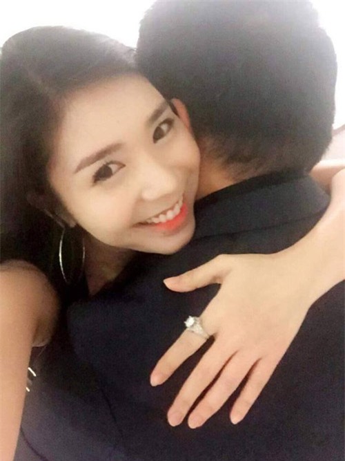 Quang Lê gây sốc khi công khai ảnh ôm hôn bạn gái 9x - 4
