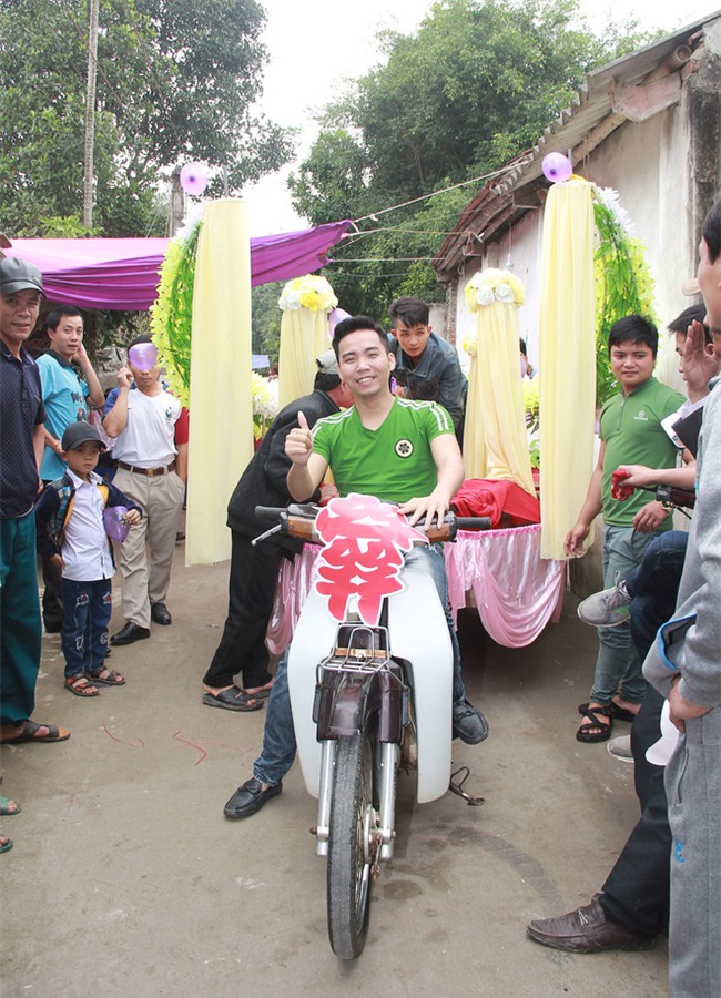 Rước dâu bằng xe chở lúa, đám cưới hiếm thấy tại Thanh Hóa - Ảnh 2.