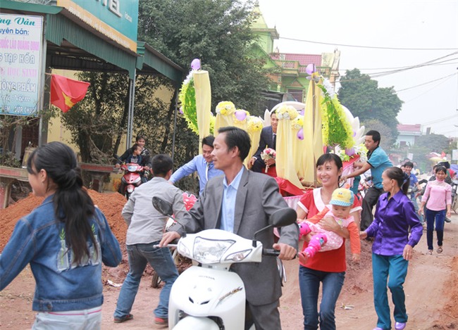 Rước dâu bằng xe chở lúa, đám cưới hiếm thấy tại Thanh Hóa - Ảnh 9.