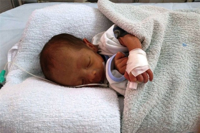 Cả 2 cháu Việt và Bắc đều đã qua cơn nguy kịch.