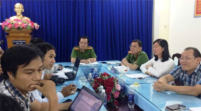 xâm hại tình dục, tố cáo, bé 7 tuổi,