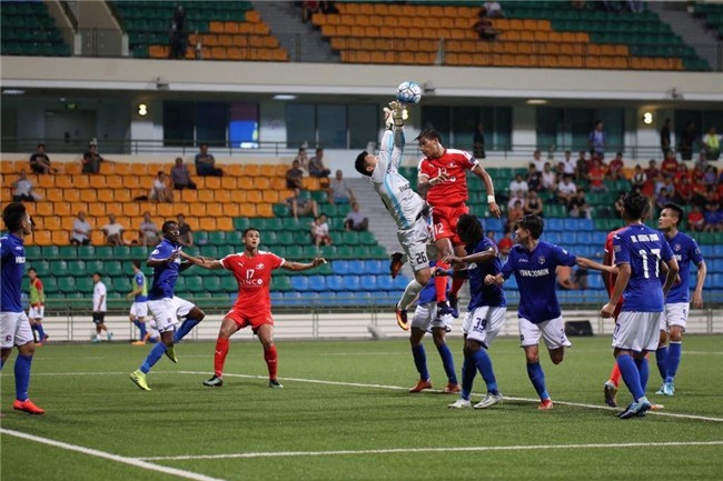 Mac Hong Quan nhan the do, Quang Ninh thua nguoc o Singapore hinh anh 4