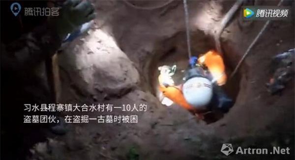 Xâm phạm mộ cổ, 10 kẻ cắp ngay lập tức nhận quả báo - Ảnh 2.