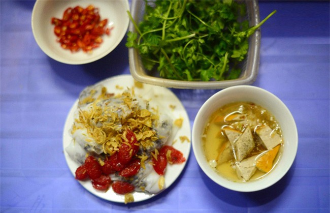 6 quán bánh cuốn ngon “nức nở” để quên đi thời tiết Hà Nội ẩm ương - Ảnh 11.