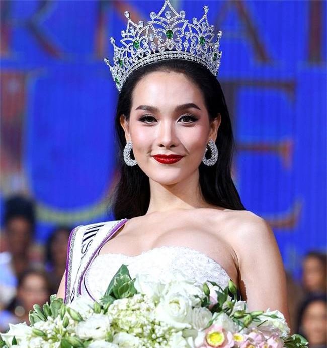 ve non na "khieu khich" cua hh chuyen gioi vua dang quang hinh anh 1