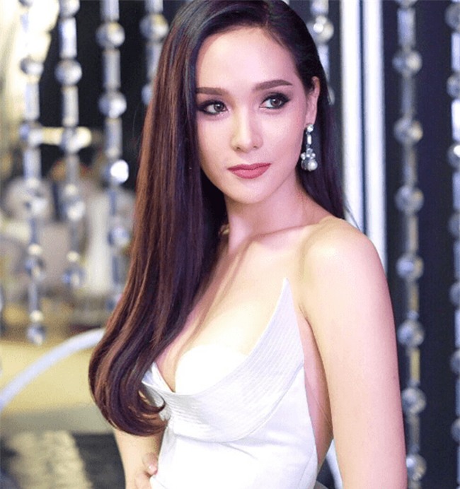 ve non na "khieu khich" cua hh chuyen gioi vua dang quang hinh anh 4