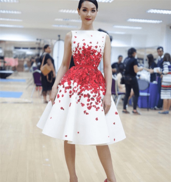 ve non na "khieu khich" cua hh chuyen gioi vua dang quang hinh anh 7