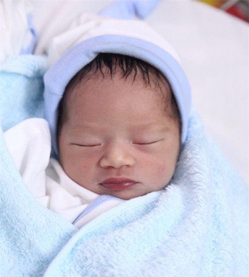 bé gái so sinh dep nhu thien than bị mẹ bỏ roi ỏ bẹnh viẹn tp.hcm - 1