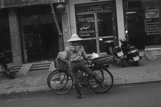 Câu chuyện xúc động về hai người mẹ nghèo đứng ngần ngại trước shop thời trang trẻ ở Bắc Giang - Ảnh 3.