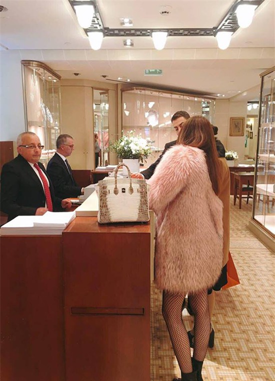 Khẩu chiến túi Birkin, Ngọc Trinh đáp trả đanh đá: Trinh và thượng đế không thích điều này! - Ảnh 4.