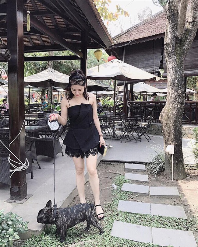 Vừa làm vừa hát, cô nhân viên thẩm mỹ xinh đẹp khiến dân mạng xốn xang - Ảnh 4.