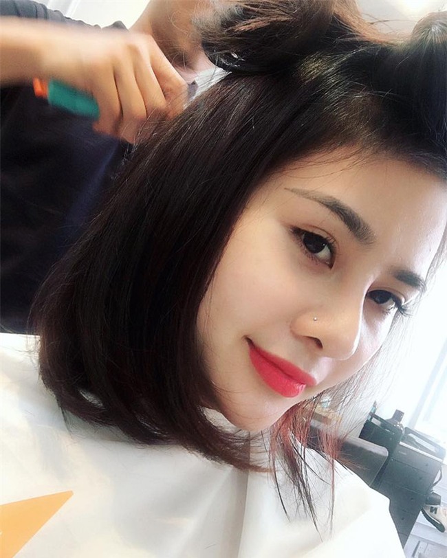 Vừa làm vừa hát, cô nhân viên thẩm mỹ xinh đẹp khiến dân mạng xốn xang - Ảnh 6.