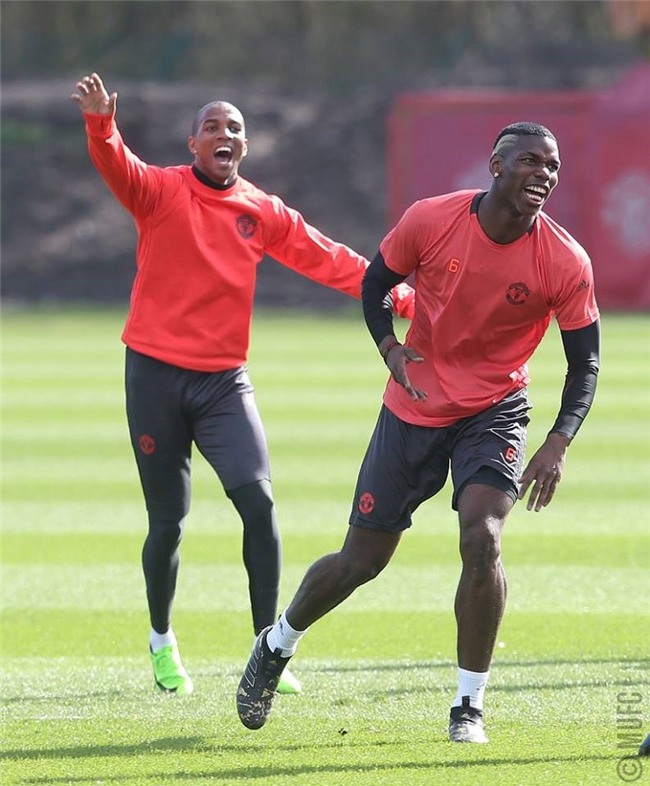 Man Utd ron ra tieng cuoi chuan bi tiep don Rostov hinh anh 11