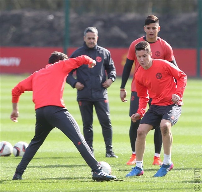 Man Utd ron ra tieng cuoi chuan bi tiep don Rostov hinh anh 9