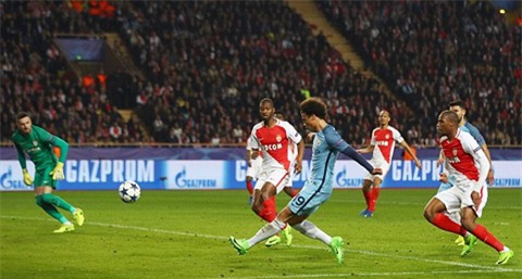 Sane giúp Man City rút ngắn cách biệt