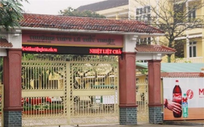 Thí sinh tố giám thị, giám thị copy bài, Trường Phan Bội Châu