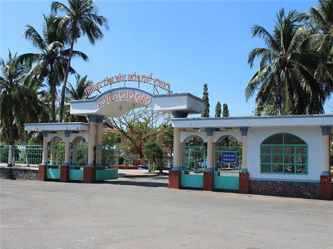 trộm trứng tại hội chợ, trưởng phòng trộm trứng, huyện ủy viên, kiểm điểm, tiền giang