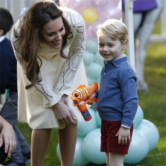 Bận trăm công nghìn việc nhưng cách dạy con của Kate Middleton vẫn khiến triệu người ngả mũ - Ảnh 3.