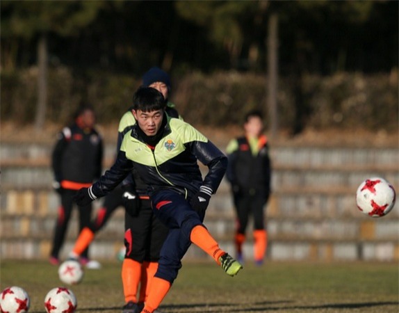 Xuan Truong san sang tai xuat cung Gangwon FC va DT Viet Nam hinh anh