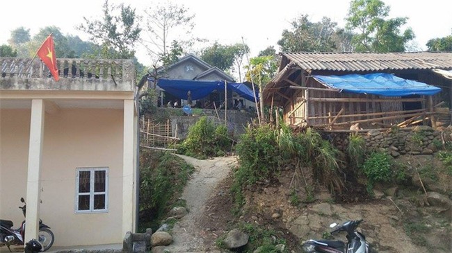 Thảm án sát hại vợ chồng anh ruột ở Lai Châu: Bố mài dao suốt buổi chiều, vừa mài vừa khóc - Ảnh 1.