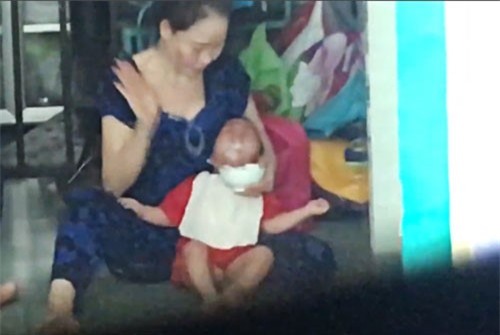 Dinh chi diem giu tre danh dap tre em hinh anh 1