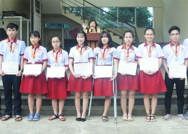 Nghi luc cua nu sinh bi cua chan doat huy chuong bac Olympic Dia ly hinh anh 1