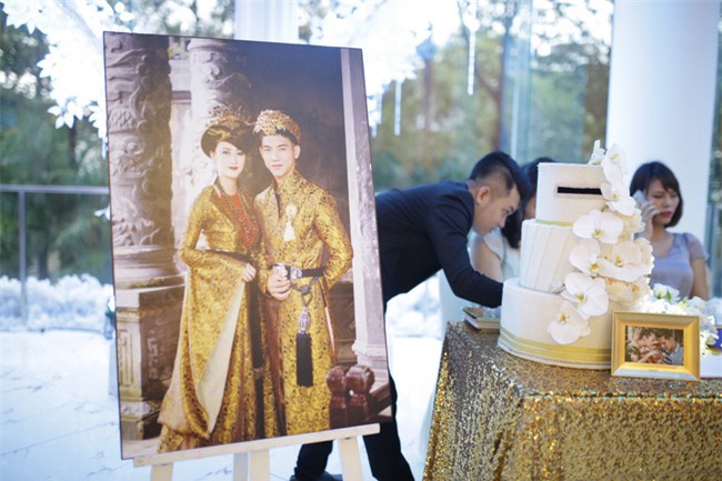 Cập nhật: Mai Quốc Việt và bà xã cùng tuổi liên tục hôn nhau ngọt ngào trong lễ cưới - Ảnh 8.