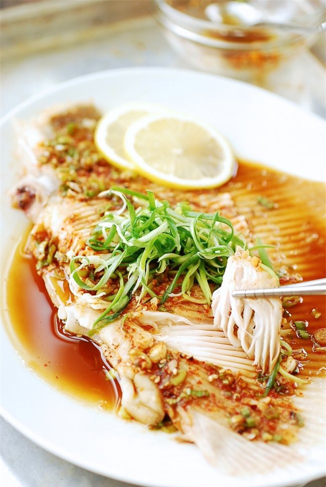 Học người Hàn cách làm món cá hấp thơm nức cực ngon - Ảnh 5.