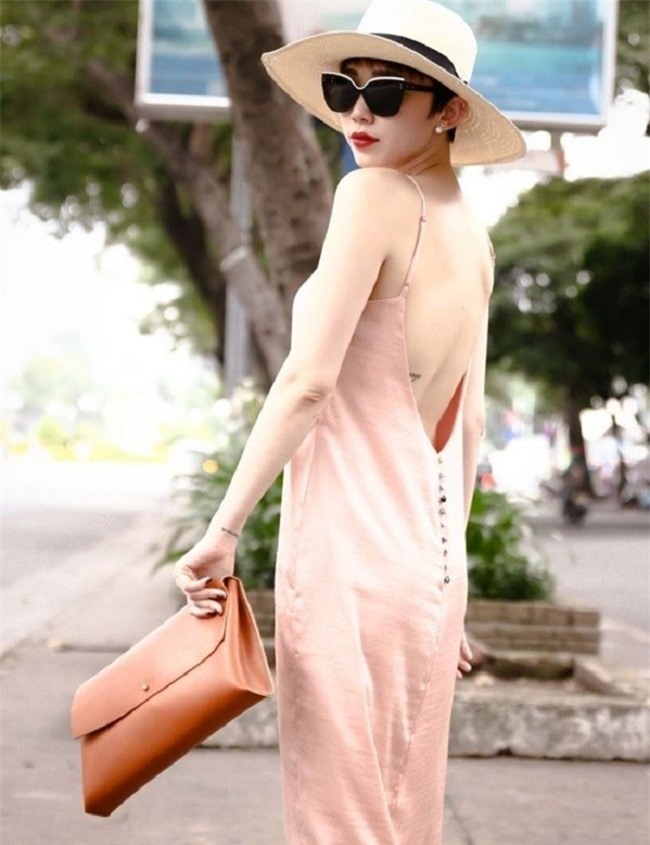nha phuong va hang loat my nu vbiz mac tre nai qua muc hinh anh 6
