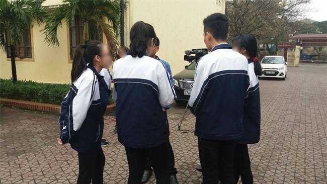 Vụ giám thị ở Nghệ An bị tố gian lận khi coi thi: Nhóm thí sinh trực tiếp chứng kiến sự việc nói gì? - Ảnh 2.