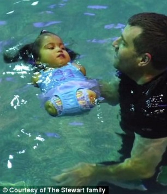 Nếu bạn đã từng bật khóc vì cô bé bóng rổ, thì cũng sẽ động lòng với thiên thần kém may mắn này - Ảnh 13.