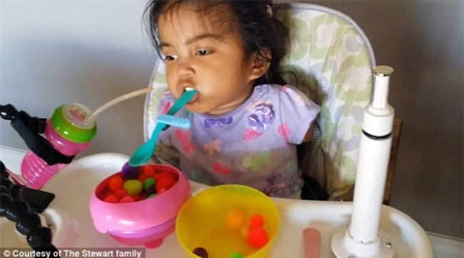 Nếu bạn đã từng bật khóc vì cô bé bóng rổ, thì cũng sẽ động lòng với thiên thần kém may mắn này - Ảnh 15.