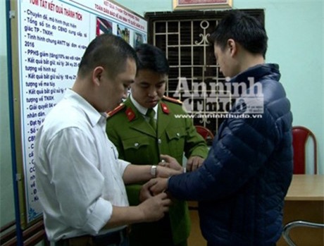 Hanh trinh buoc nghi can xam hai be gai o Hoang Mai tra tay vao cong - Anh 4