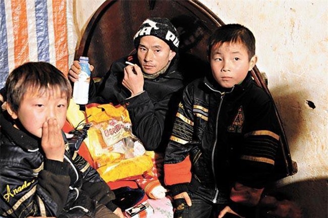 Nhan sắc tụt dốc không phanh của chàng ăn mày đẹp trai nhất Trung Quốc từng khuấy đảo mạng xã hội năm xưa - Ảnh 4.