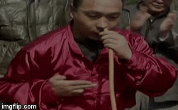 'Dị nhân' biểu diễn tuyệt kỹ... bơm lốp xe bằng mũi