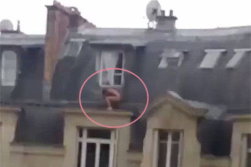 khoa than ngoi xom tren noc nha, nghi do vung trom phai tron chong cua bo nhi - 1