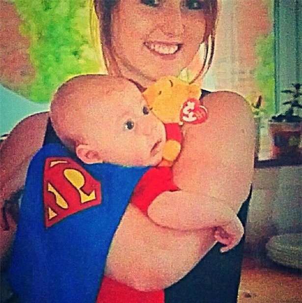 Cậu bé cứ bú sữa mẹ là khóc, 6 tháng sau mẹ phát hiện một sự thật bất ngờ - Ảnh 1.